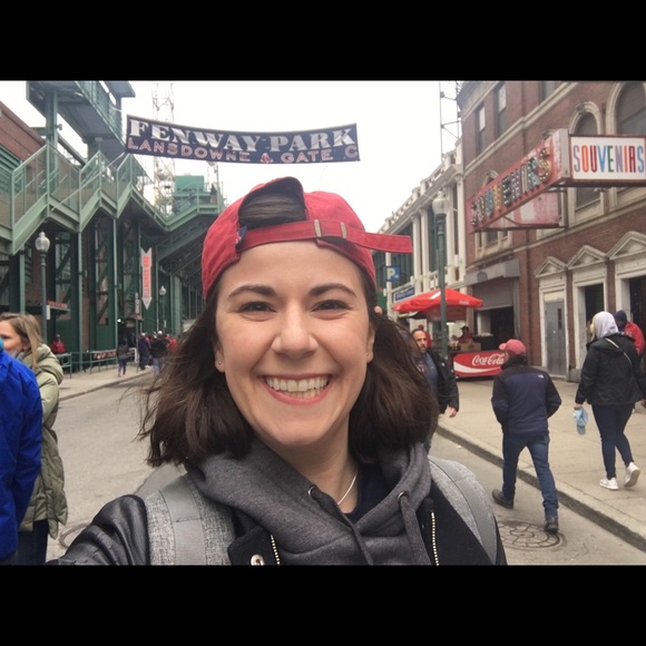 Meet your Posher, Caitlin - Picture 1 of 1